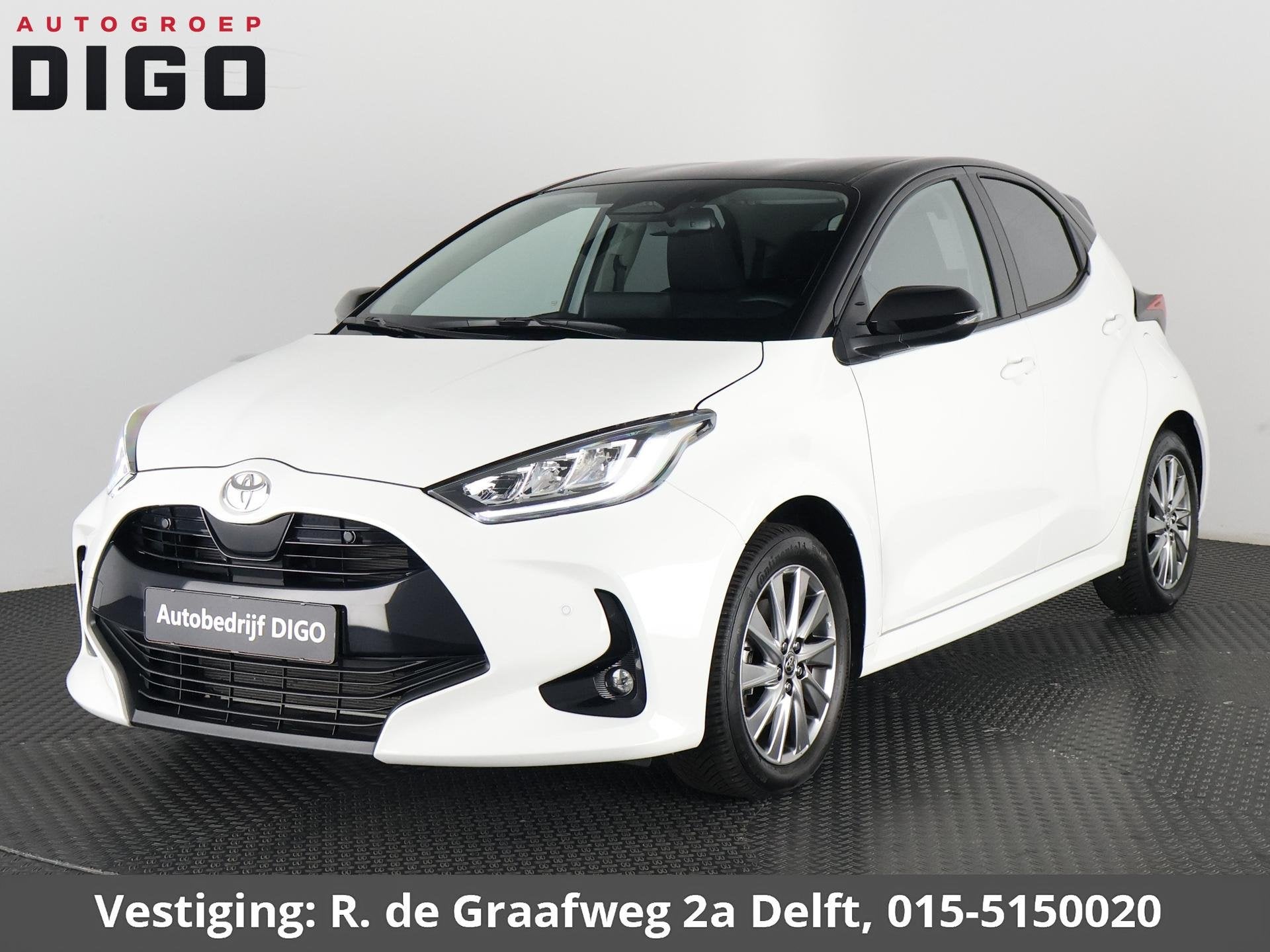 Toyota Yaris 1.5 Hybrid 115 Dynamic Luxury Bi-Tone | Stuur-, Auto's, Dealer onderhouden, Gebruikt, 450 kg, Wit