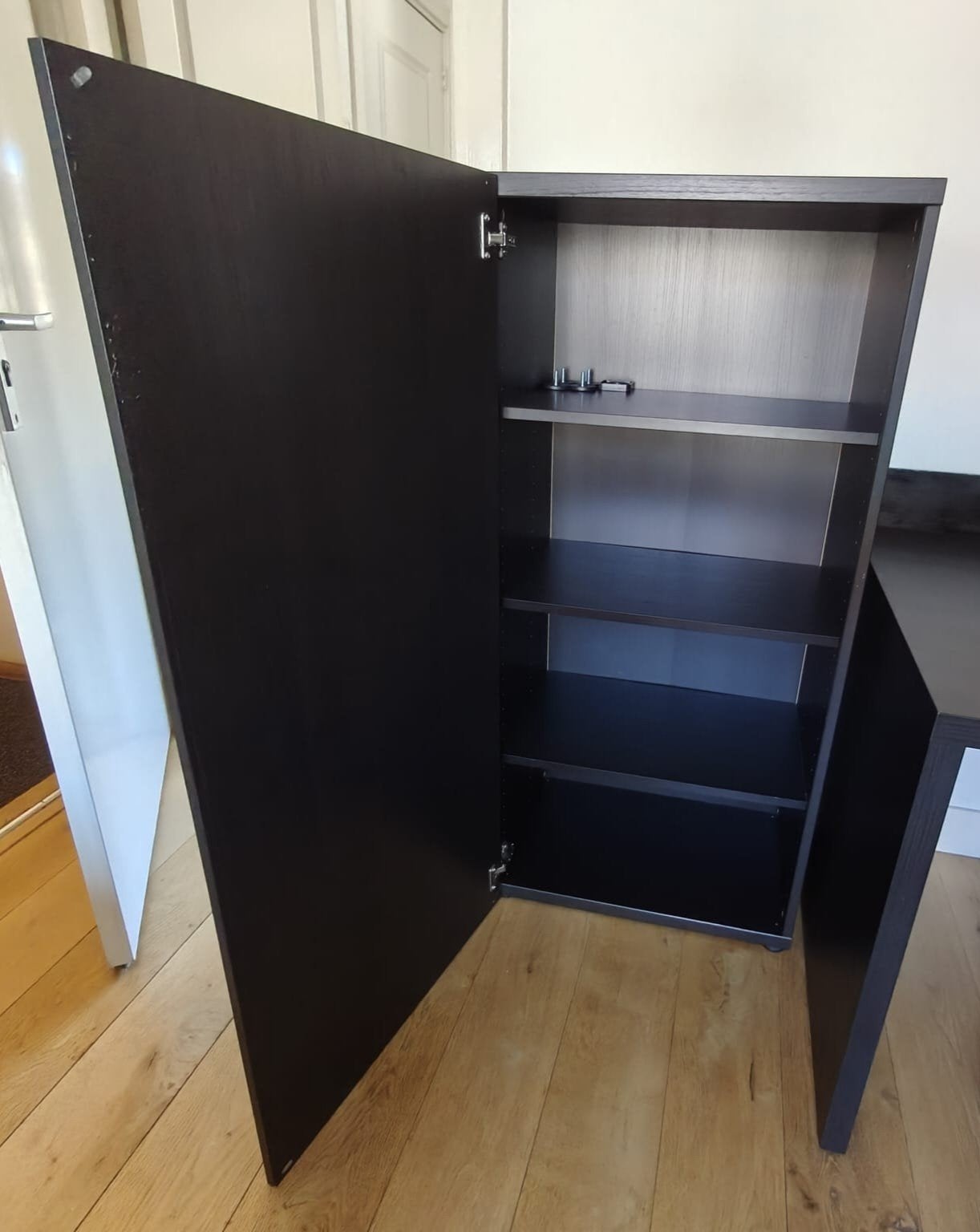 Zwarte Kast met Plankjes - 130x42x60cm, Huis en Inrichting, Ophalen of Verzenden, Gebruikt