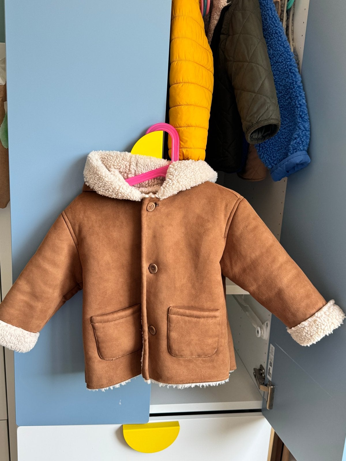 MNG Kinderjas - Bruin met teddy voering (maat 92), Kinderen en Baby's, Ophalen of Verzenden, Zo goed als nieuw, Jongen of Meisje