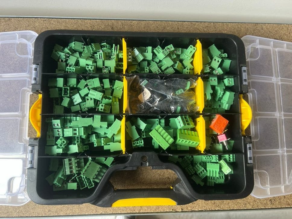 Assortiment nieuwe steekbare printklemmen + DC jacks, Hobby en Vrije tijd, Elektronica-componenten, Ophalen of Verzenden, Nieuw