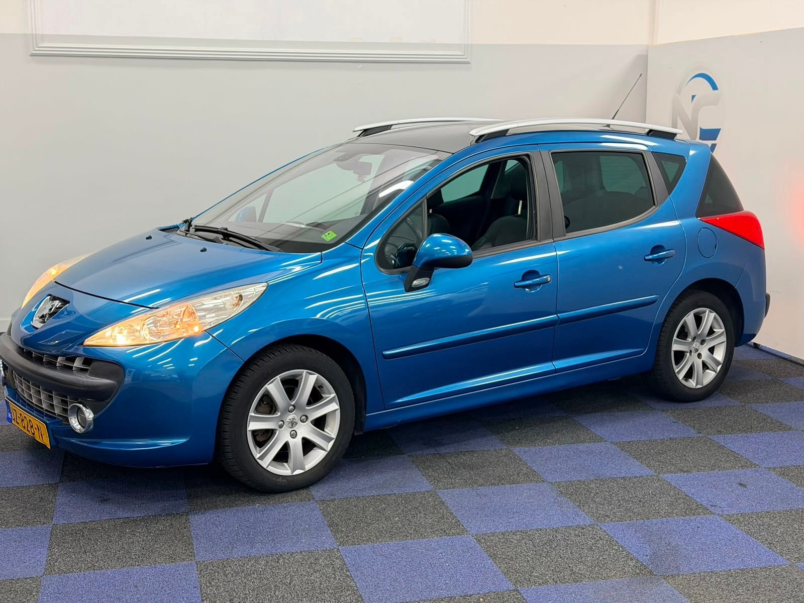 Peugeot 207 SW 1.6 VTi X-line / PANORAMADAK / AUTOMAAT / NAP, Dealer onderhouden, Gebruikt, 4 cilinders, Blauw