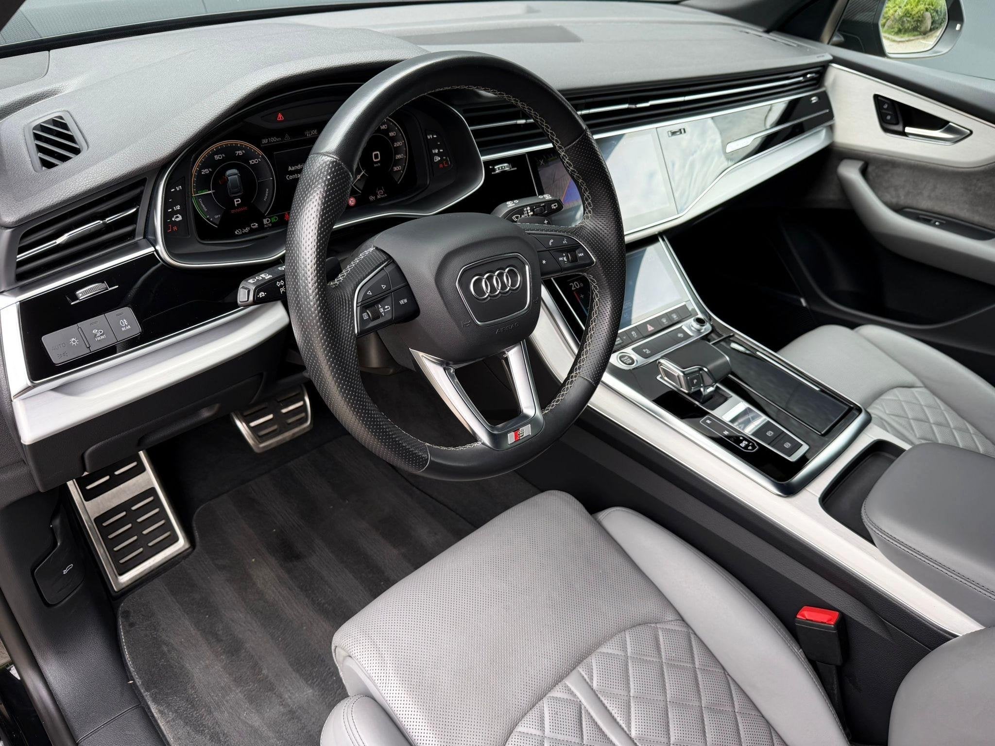 Audi Q8 55 TFSI e quattro pano tr.hk Matrix B&O, Auto's, Automaat, Gebruikt, Euro 6, 2995 cc