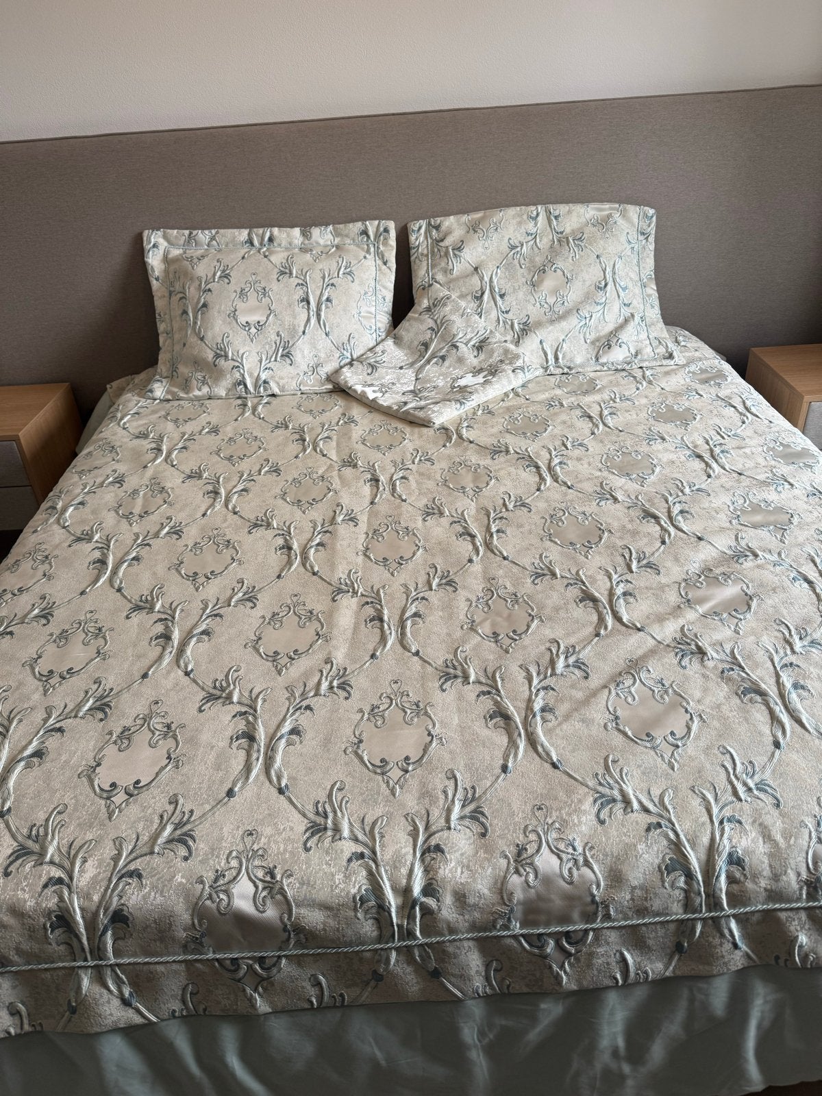 Luxe Bedsprei met Kussenslopen, Ophalen, Beige, Tweepersoons, Zo goed als nieuw