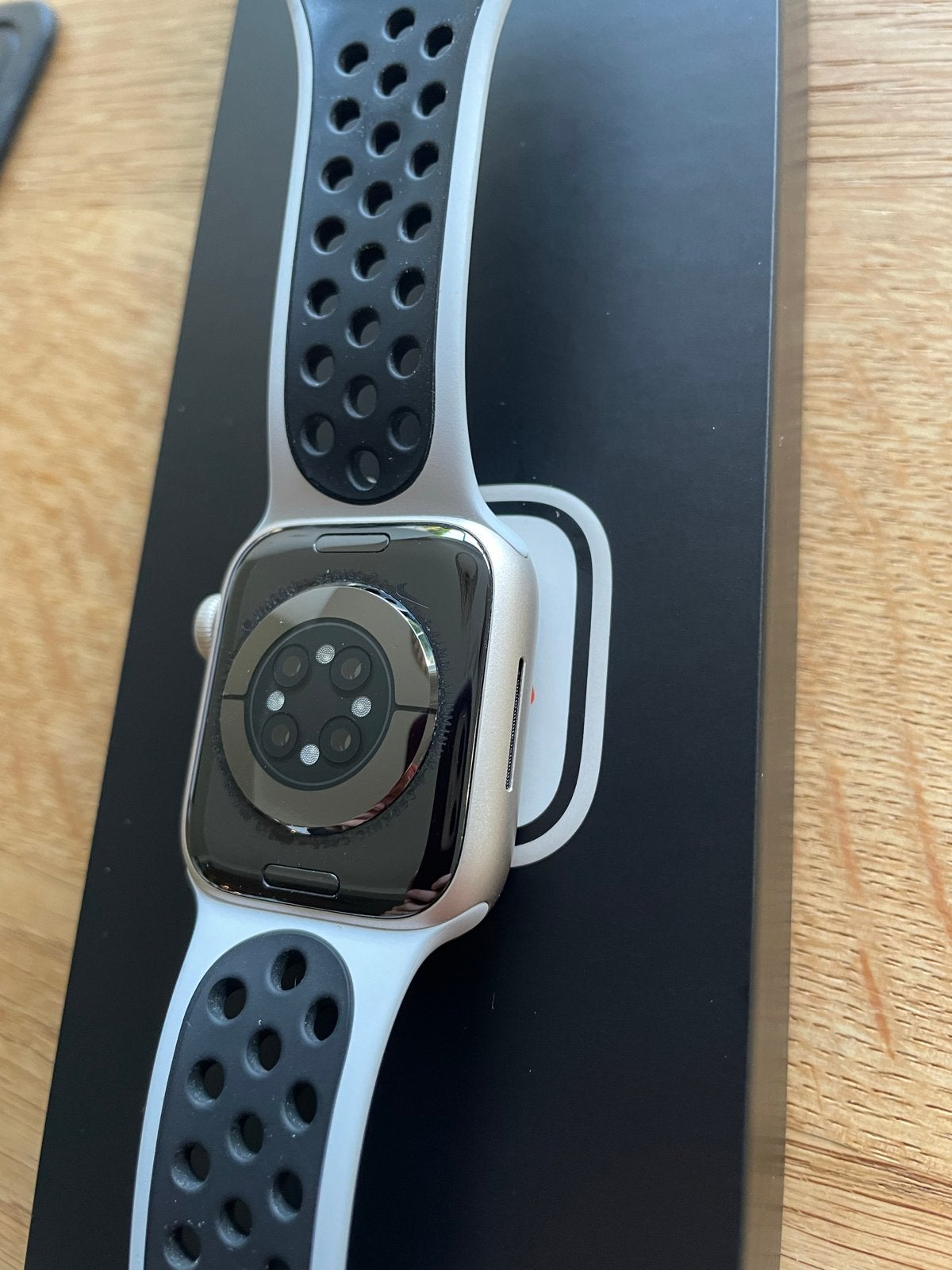 Foto 5 van Apple Watch Nike Series 7 41mm witgoud