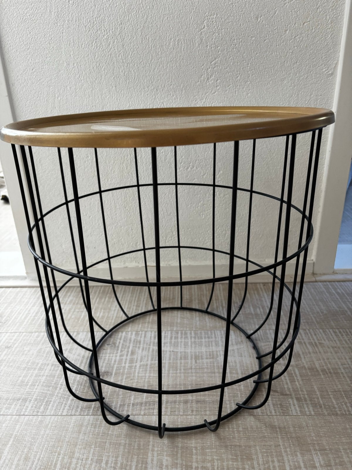 Metalen bijzettafel met gouden blad, Ophalen, Minder dan 45 cm, Minder dan 55 cm, Gebruikt