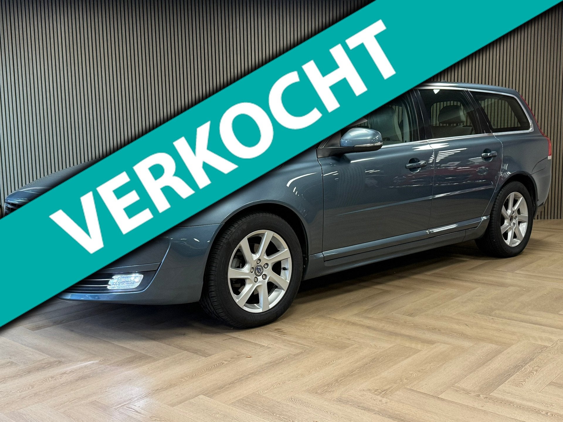 Volvo V70 1.6 T4 Momentum CLIMATE CRUISE CONTROL NAVIGATIE T, Gebruikt, Beige, 4 cilinders, Met garantie (alle)