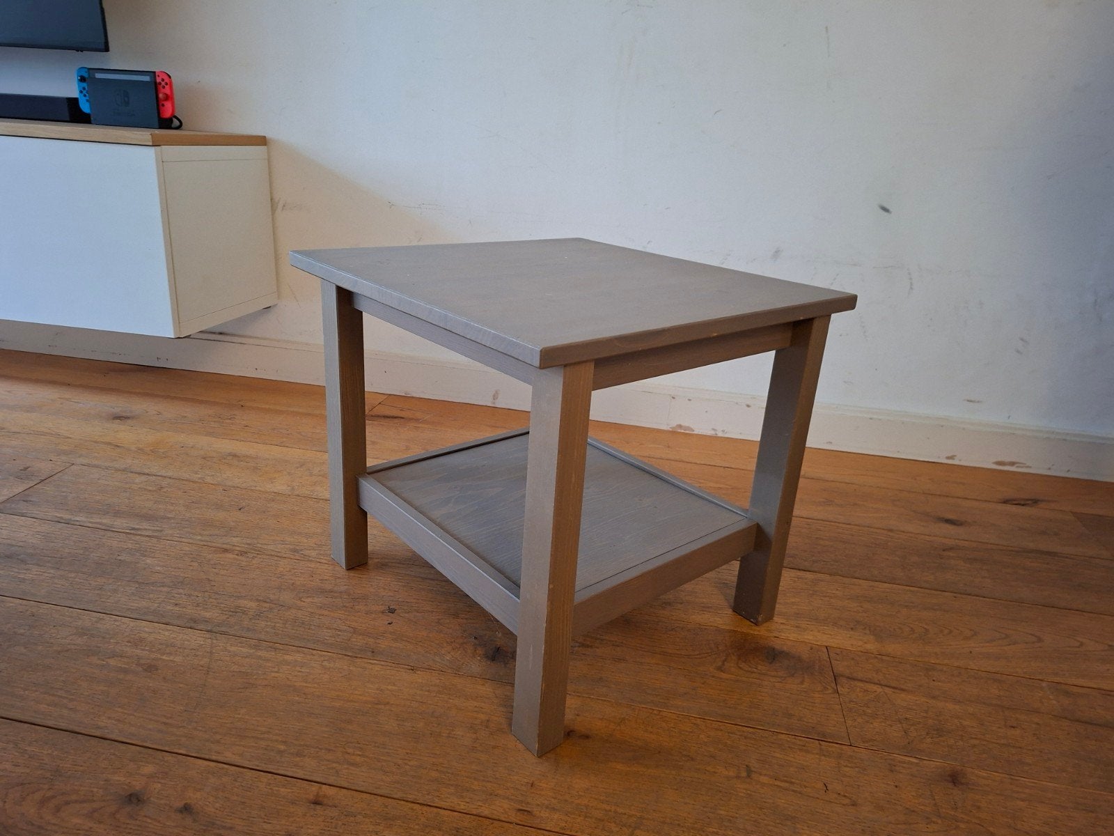 Stijlvol bijzettafeltje met opbergplank - Ikea - Grijs, Minder dan 55 cm, Gebruikt, Modern, Scandinavisch, Rechthoekig
