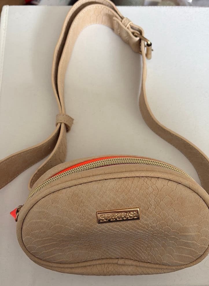 Crossbody / heuptasje supertrash, Ophalen of Verzenden, Zo goed als nieuw, Zwart, Overige typen