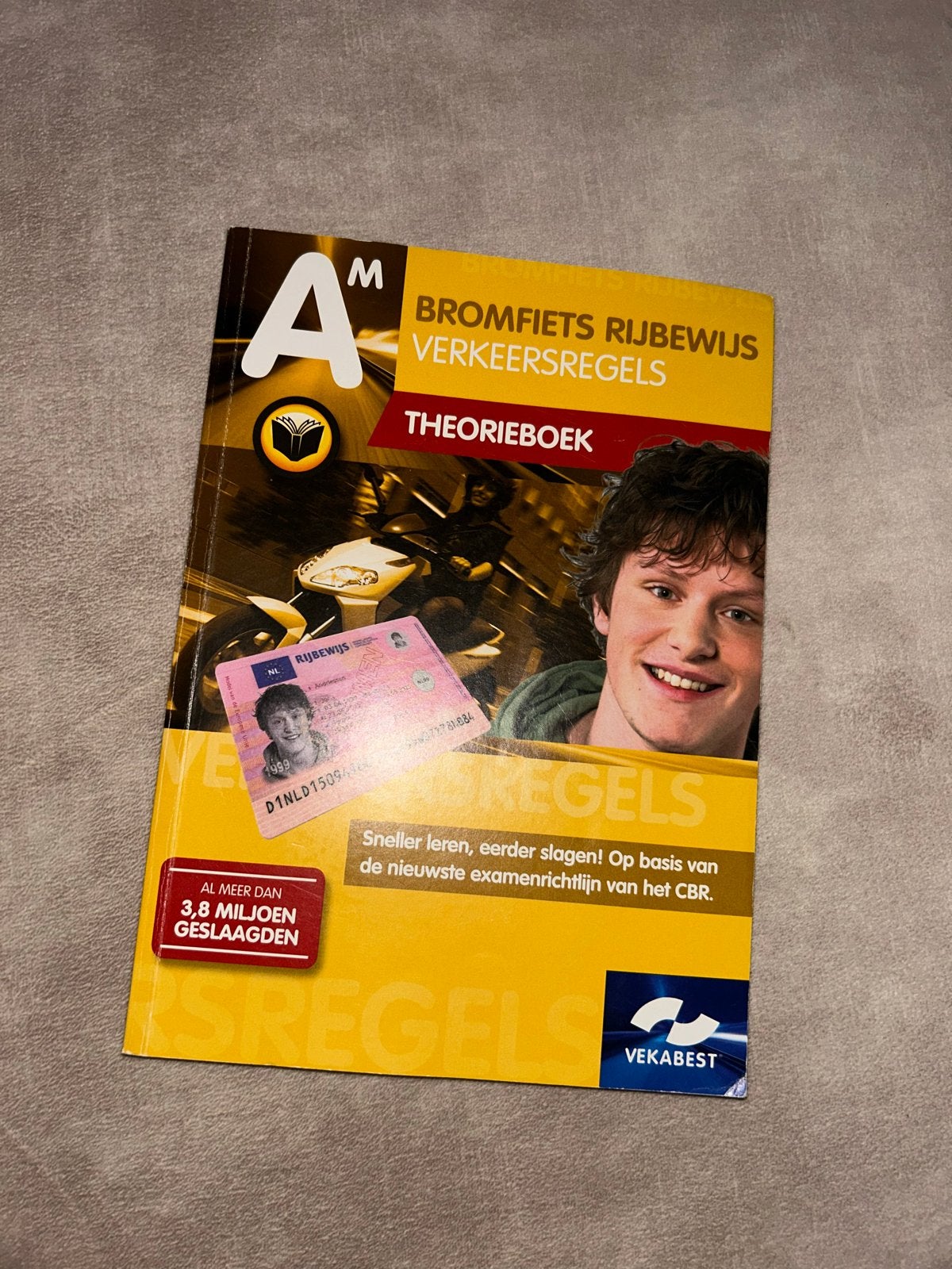 Bromfiets Rijbewijs Theorieboek VekaBest 6e druk, Boeken, Ophalen of Verzenden, Alpha, Zo goed als nieuw, Niet van toepassing