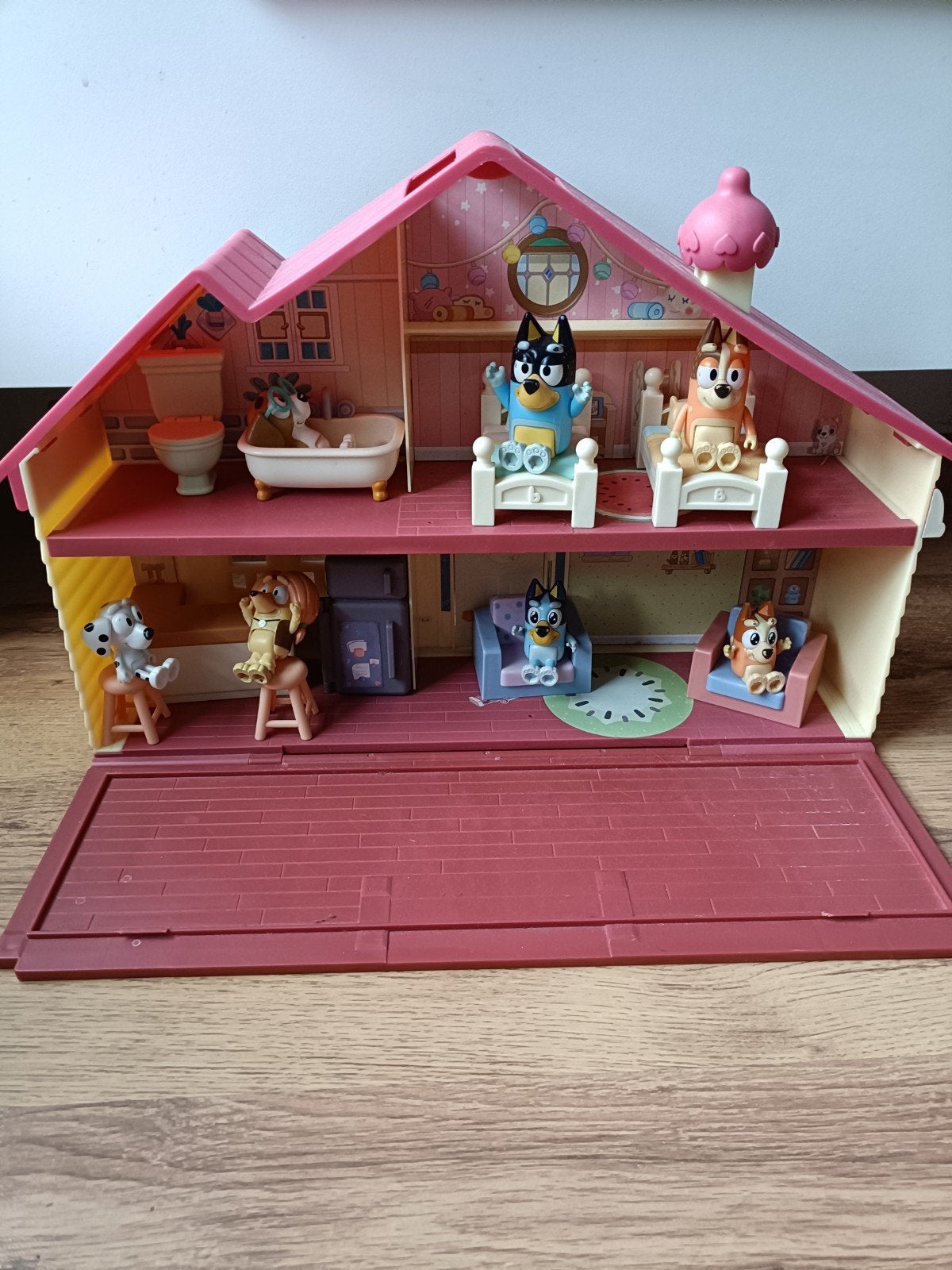 Bluey poppenhuis met poppetjes, Ophalen, Gebruikt, Poppenhuis