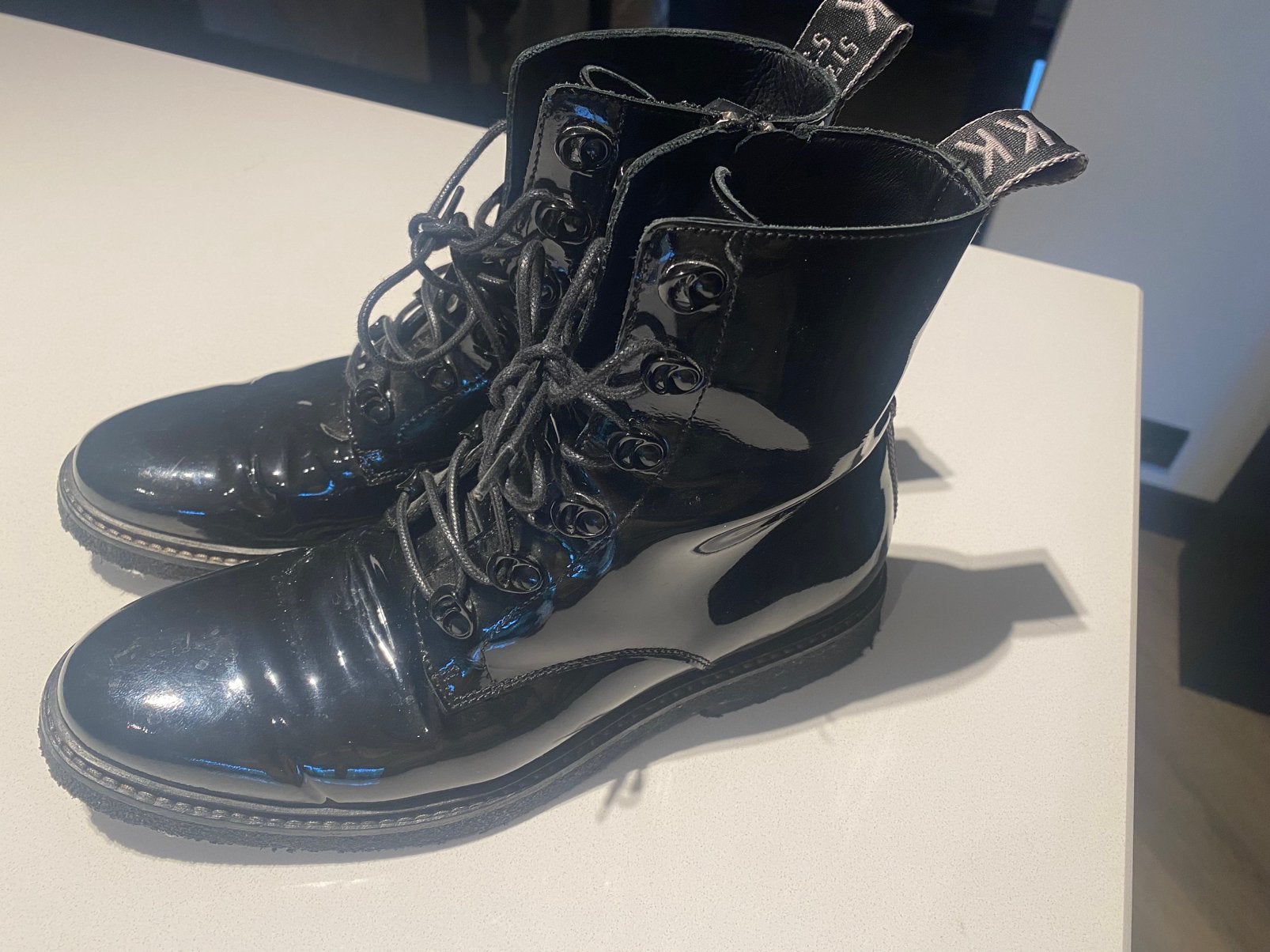 Nubikk hoge lakschoenen maat 39 nieuw, Kleding | Dames, Schoenen met lage hakken, Zwart, Nieuw, Ophalen of Verzenden