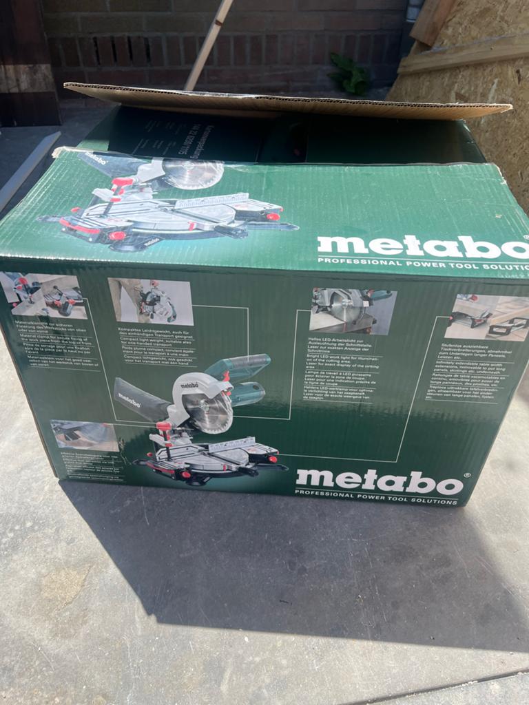 Metabo KS 216 M Lasercut Afkortzaag - Inclusief accessoires, Ophalen, 70 mm of meer, Zo goed als nieuw, Afkortzaag