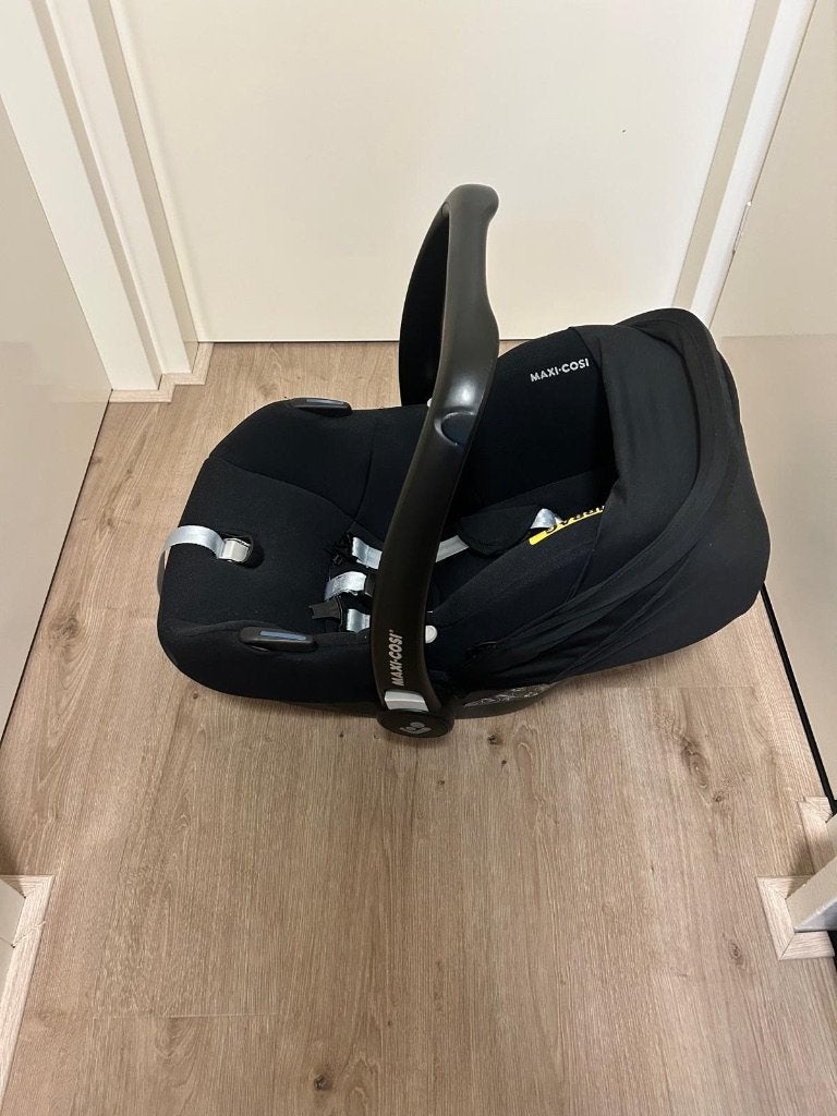 Maxi- Cosi Cabriofix met I Size Base (black), Ophalen, Gebruikt, Isofix, 0 t/m 13 kg