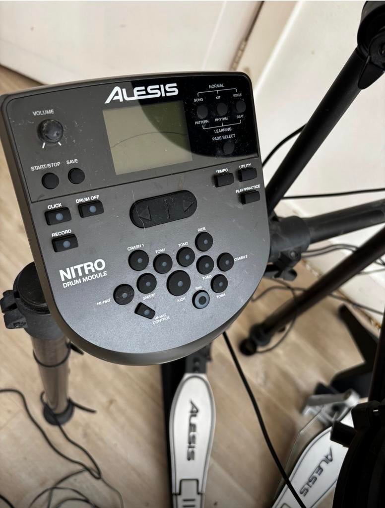 Alesis Nitro Mesh Kit - Elektrisch drumstel uit Japan, Muziek en Instrumenten, Drumstellen en Slagwerk, Ophalen, Gebruikt, Overige merken