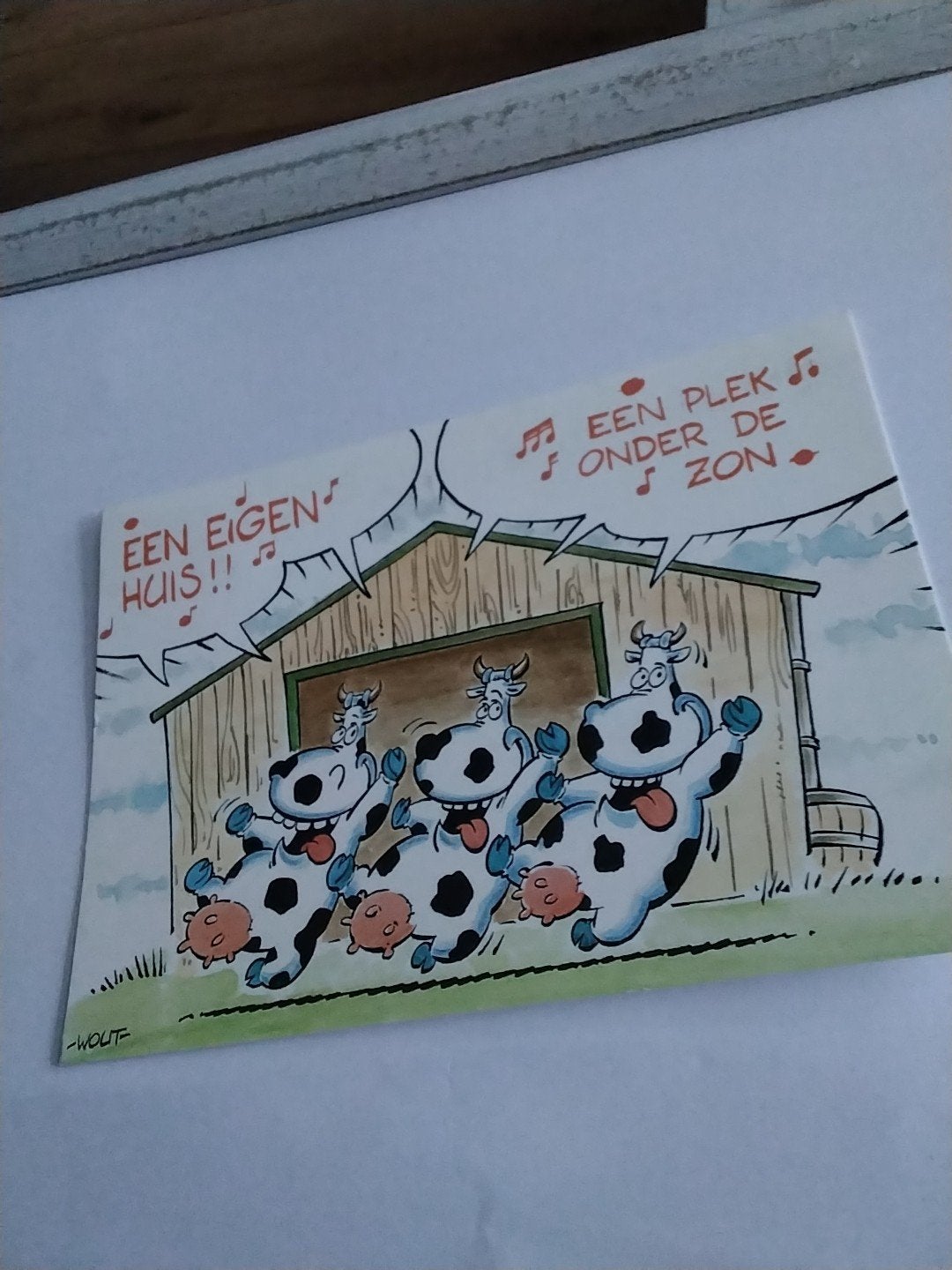 Grappige kaart 'Een eigen huis' met koeien. WOUT, Ophalen of Verzenden, 1980 tot heden, Gelopen