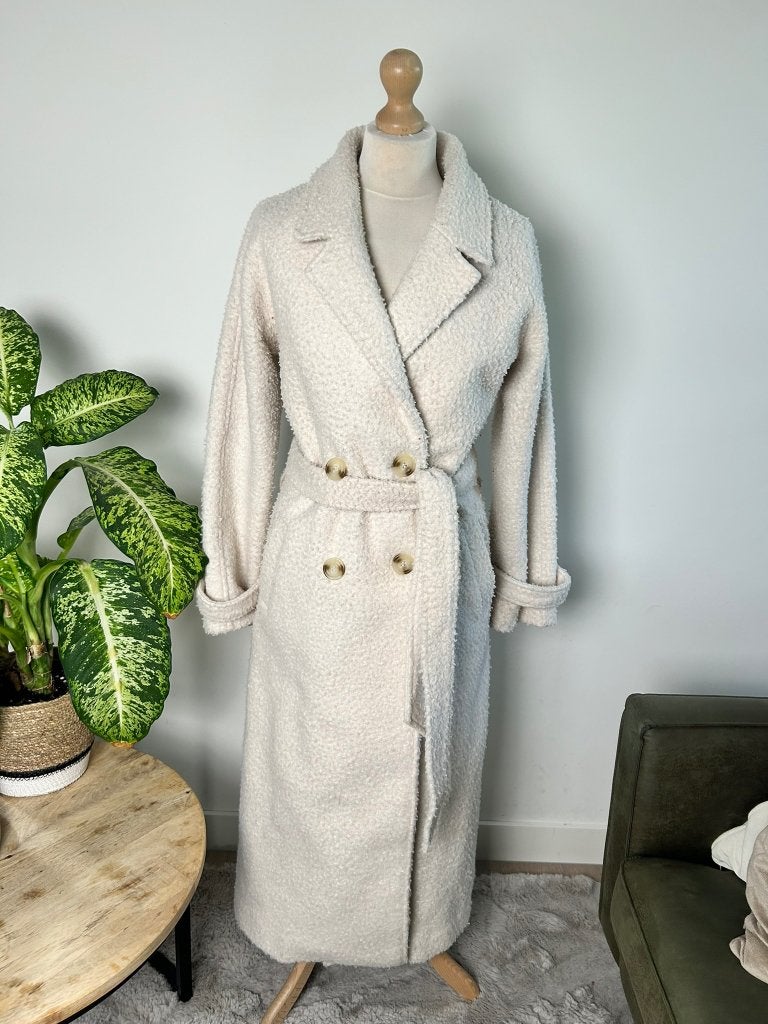 King Louie maat 42 creme lange jas 3506, Kleding | Dames, Jassen | Winter, Beige, Maat 42/44 (L), Ophalen of Verzenden, Zo goed als nieuw