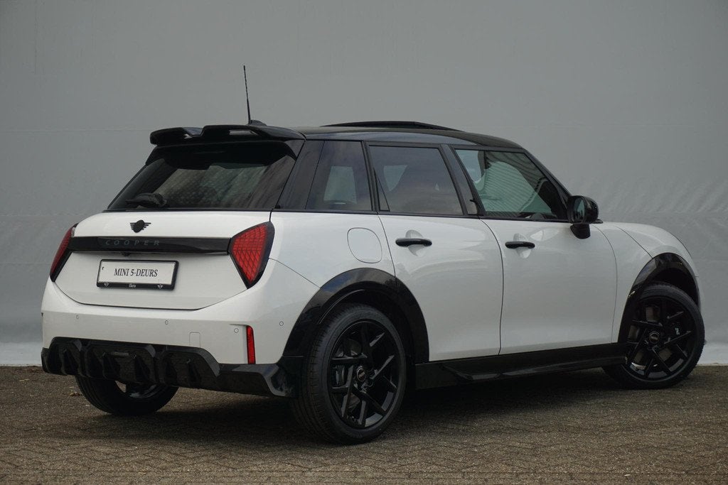 MINI 5-Deurs Cooper C John Cooper Works Trim | Pakket M, Auto's, Mini, Stuurwielverwarming, 156 pk, Leder en Stof, Wit
