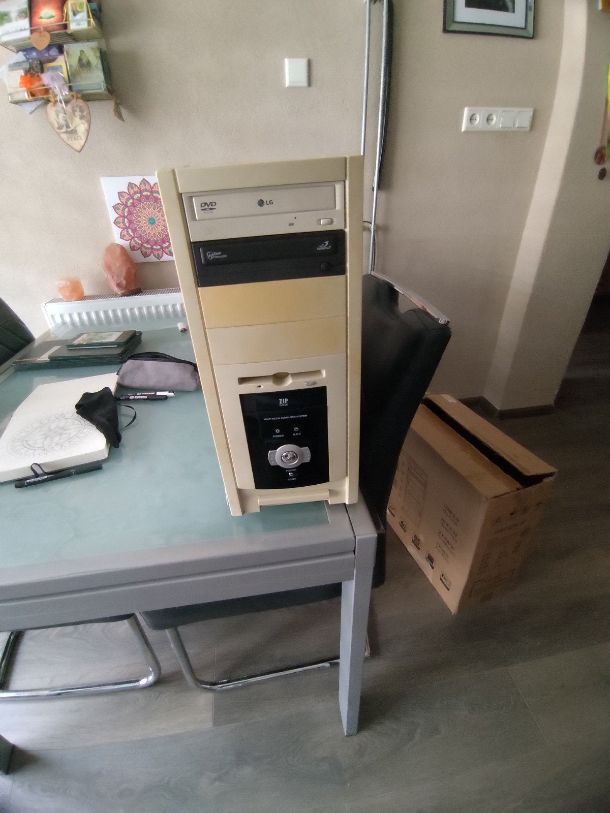 Vintage PC uit 2003 - Voor verzamelaar of oldschool gamer, Ophalen, Onbekend