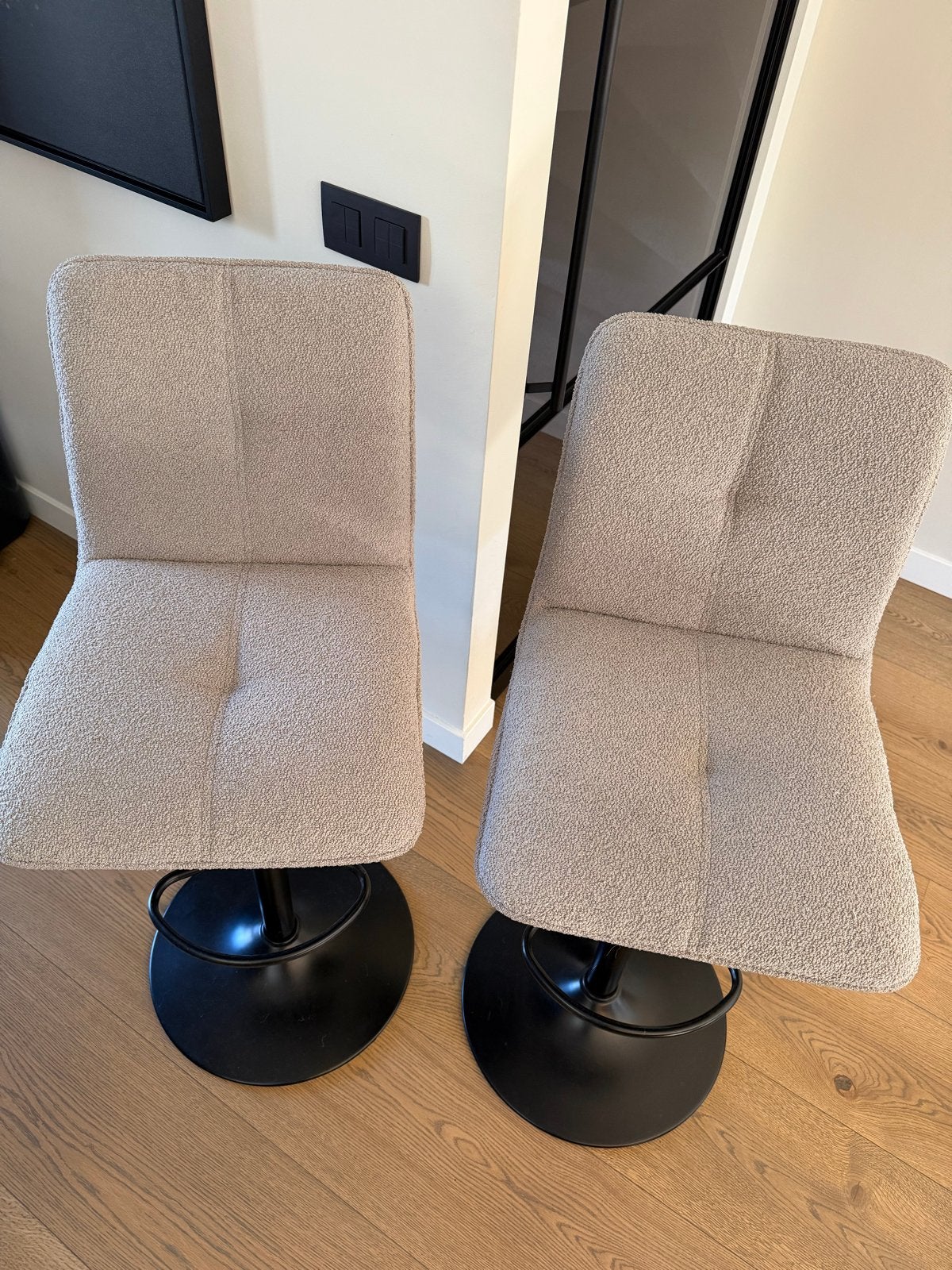 2x moderne barkrukken teddy stof beige, verstelbaar, Ophalen, Zo goed als nieuw, 90 cm of meer, 2 krukken