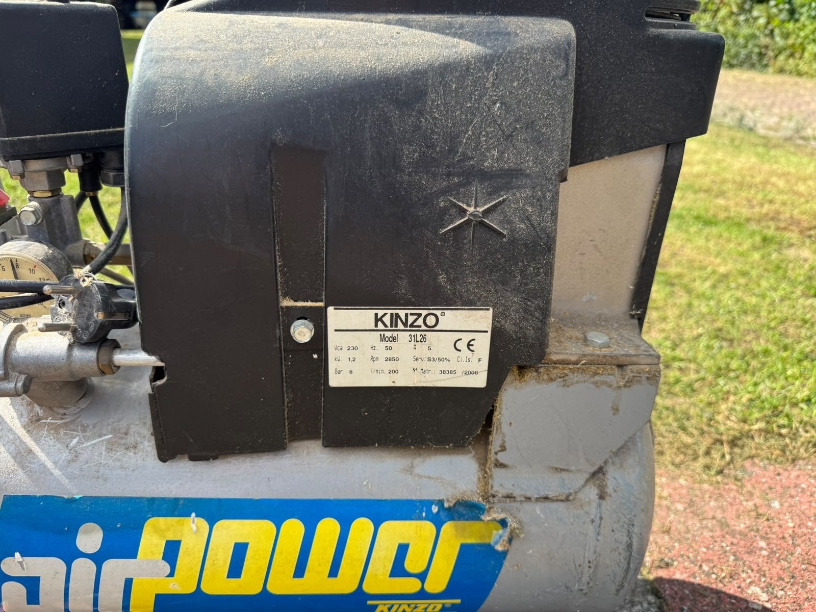 Compressor Kinzo Airpower model 31L26, Doe-het-zelf en Verbouw, Ophalen, Gebruikt, 6 tot 10 bar, Minder dan 200 liter/min