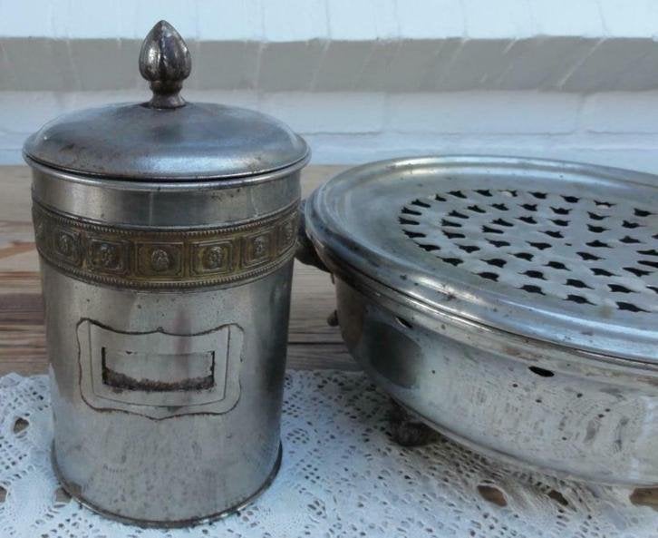 Doorleefde verweerde metalen voorraadbus met sierrand, Ophalen of Verzenden