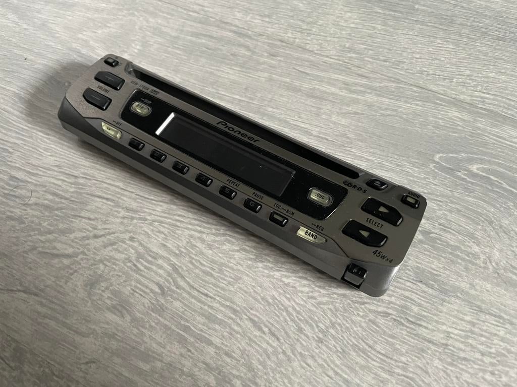 Frontje / front panel van Pioneer DEH-1700R, Auto diversen, Autoradio's, Ophalen of Verzenden, Zo goed als nieuw