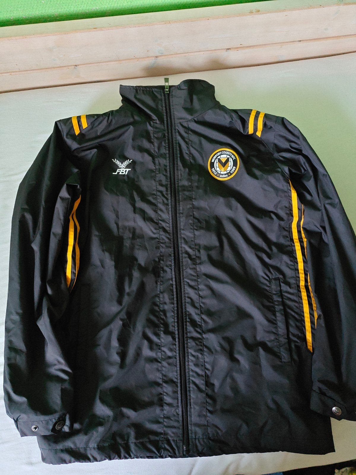 Newport county AFC FBT Sportjack Zwart  - Maat M, Kleding | Heren, Maat 48/50 (M), Zwart, Ophalen of Verzenden, Zo goed als nieuw