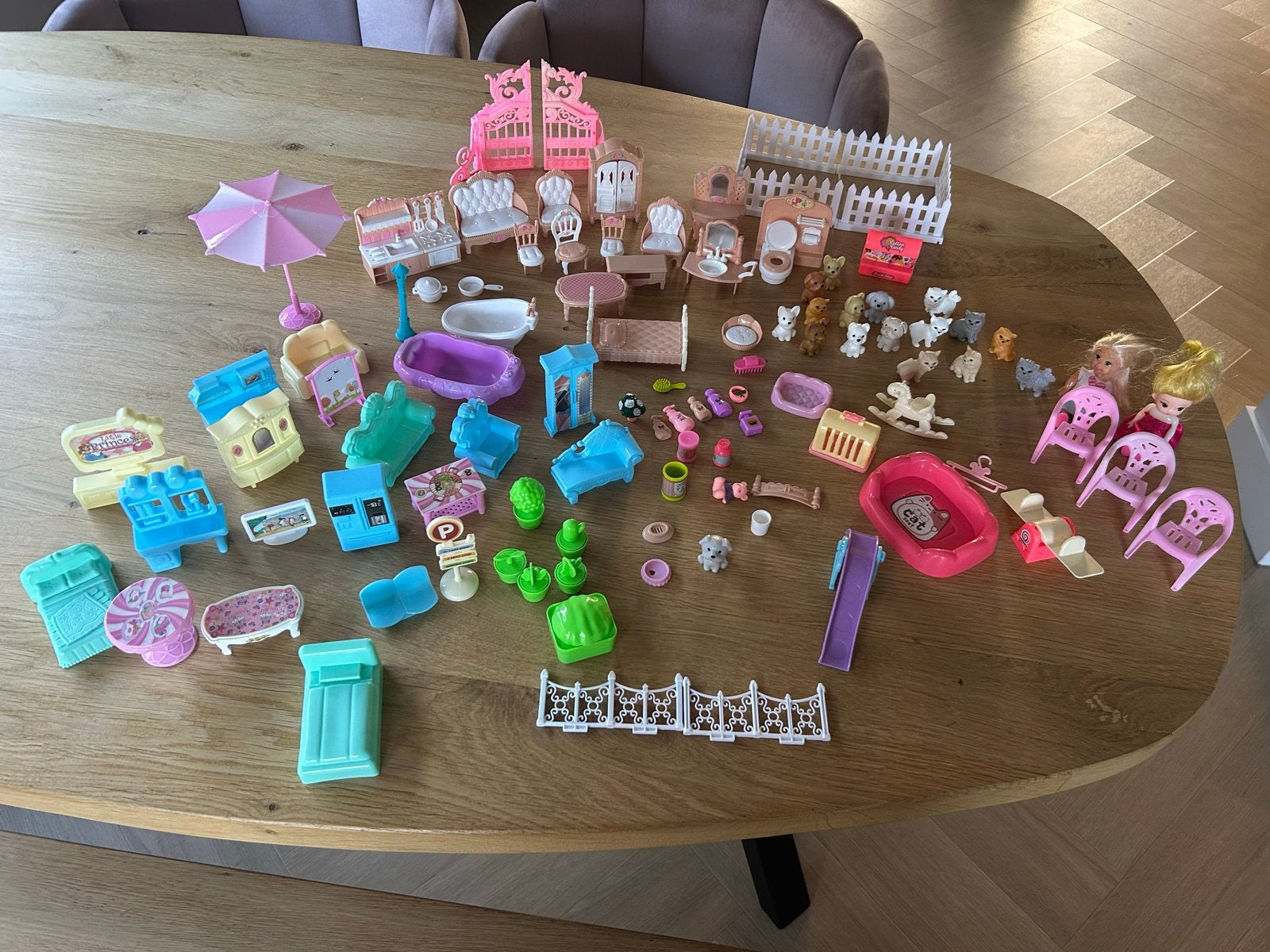Grote set poppenhuis meubels, dieren en poppen, Verzenden, Zo goed als nieuw, Toebehoren