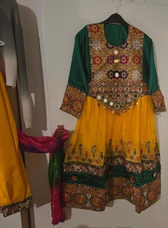 Drie delig Afgaanse Trouw / feest outfit mt 42 / 44, Kleding | Dames, Carnavalskleding en Feestkleding, Nieuw, Kleding, Overige thema's