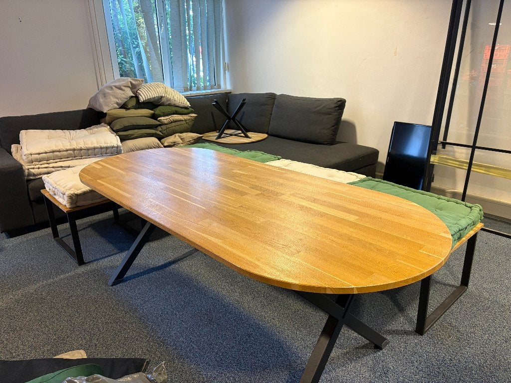 Ovale eikenhouten eettafel met metalen frame, Huis en Inrichting, Ophalen, Eikenhout, 200 cm of meer, 50 tot 100 cm