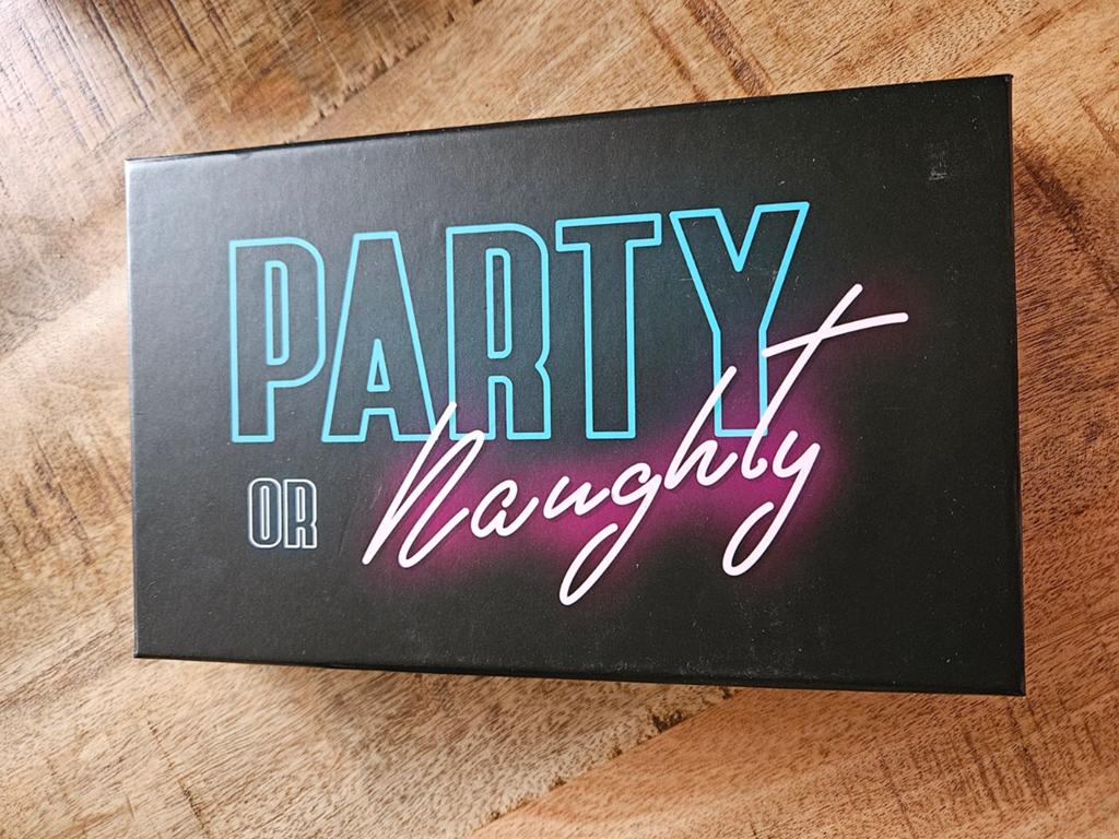 Party or Naughty Kaartspel / Drankspel – 18+ - COMPLEET, Hobby en Vrije tijd, Gezelschapsspellen | Kaartspellen, Verzenden, Zo goed als nieuw