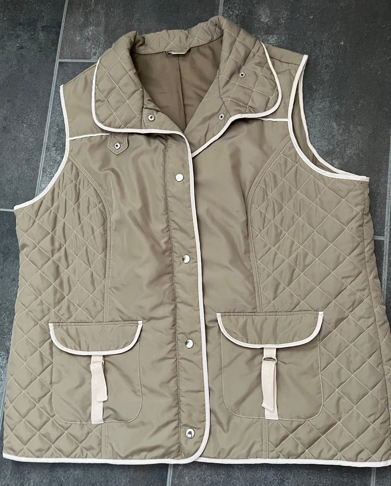 Bodywarmer, Ophalen of Verzenden, Zo goed als nieuw, Maat 46/48 (XL) of groter, Beige