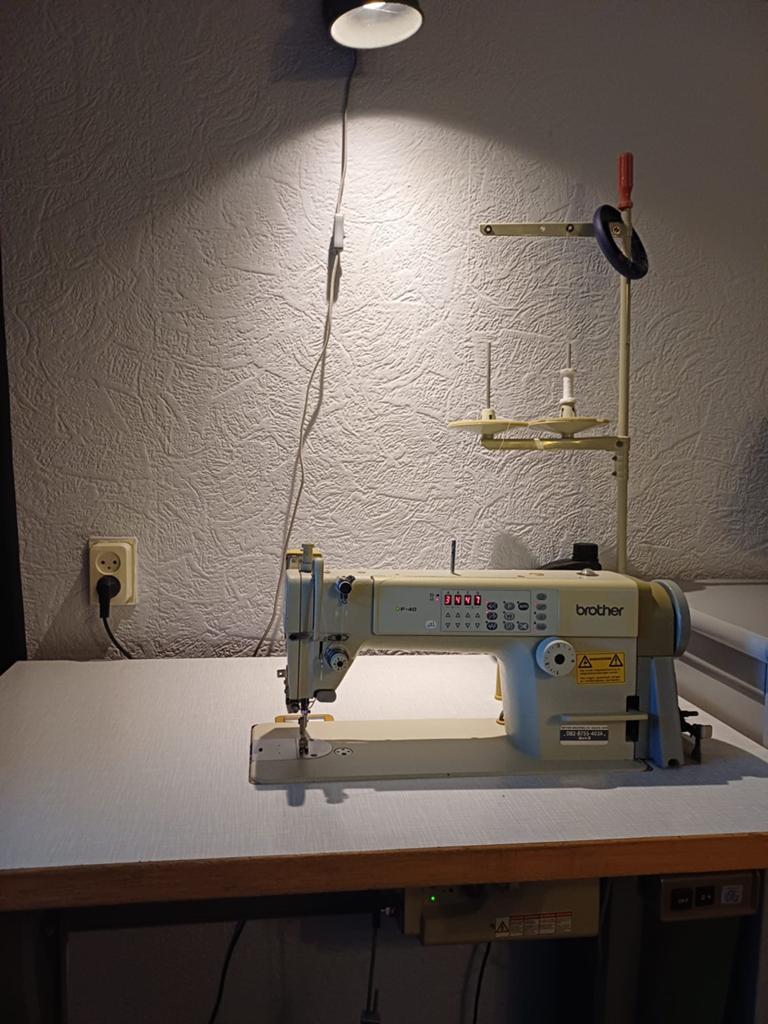 Brother F-40 Industriële Naaimachine, Ophalen, Gebruikt, Naaimachine, Industrieel