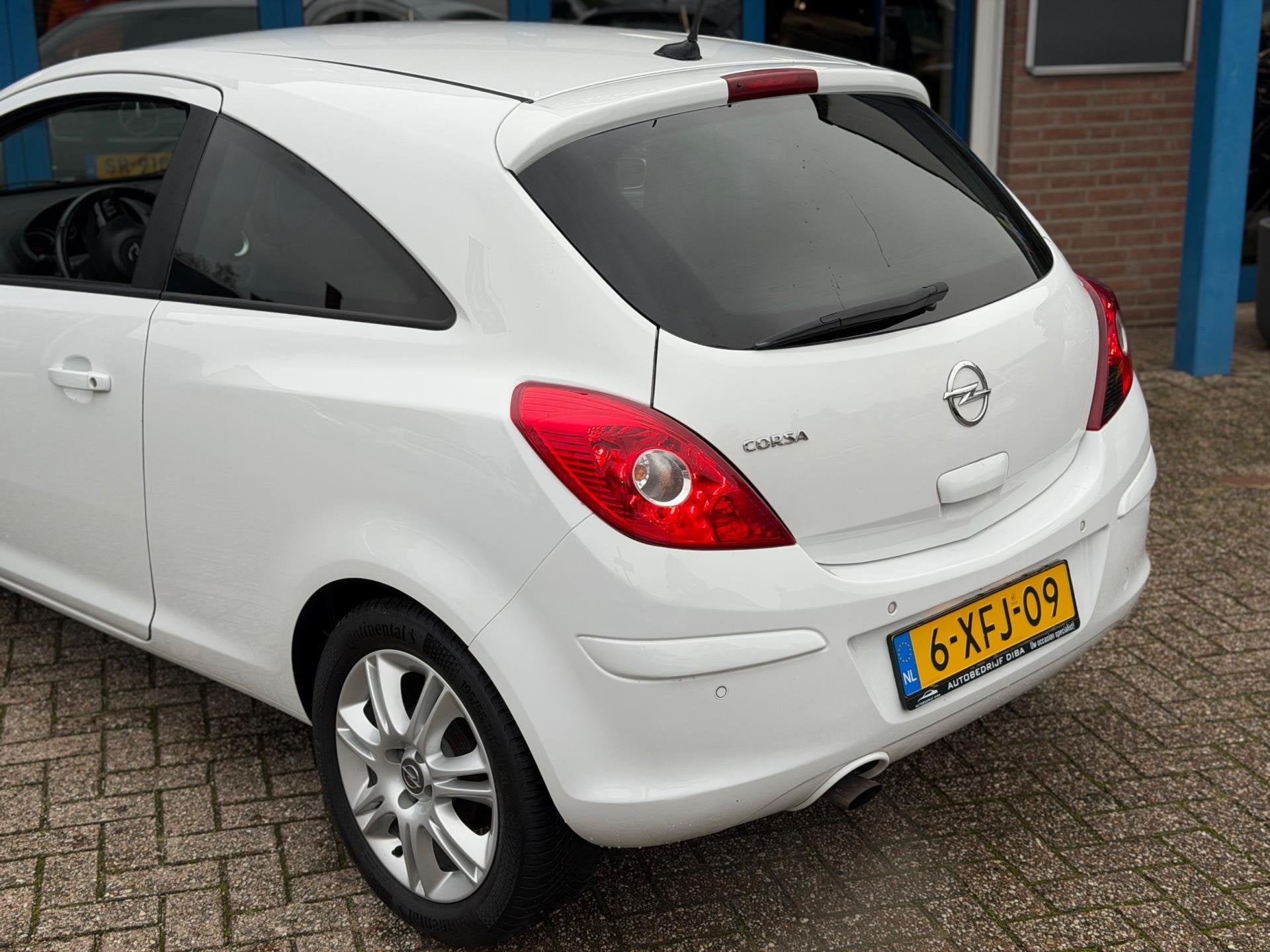 Opel Corsa 1.2-16V BlitZ Wit 3drs 2014 AIRCO LM NAP, Auto's, Opel, Voorwielaandrijving, Zwart, 4 cilinders, 1229 cc