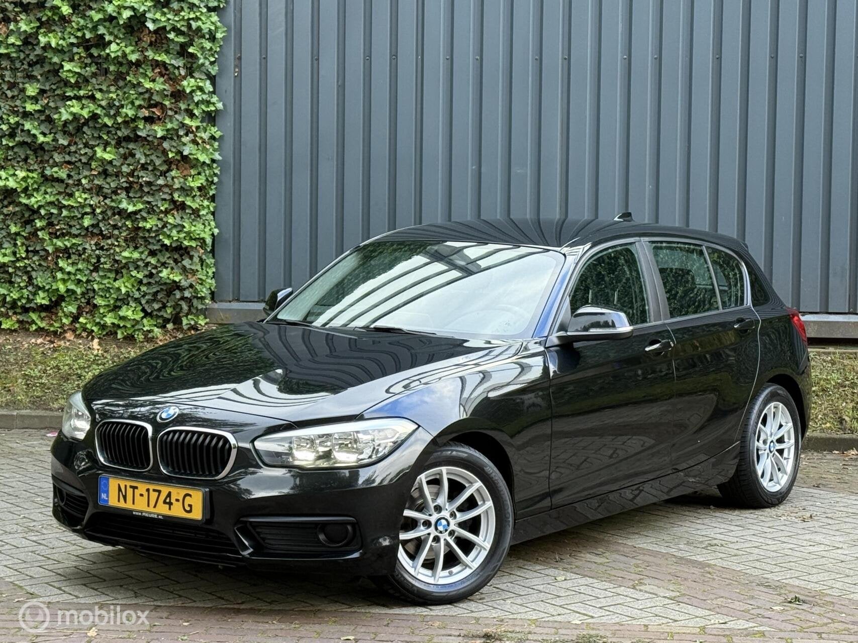 BMW 1-serie 116d Sport |Automaat|Stoelverw|LED|Pdc|Boekjes, Auto's, Gebruikt, 116 pk, Zwart, Bedrijf