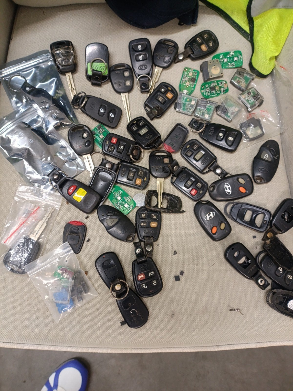 Kia en Hyundai sleutels voor onderdelen, Ophalen of Verzenden, Kia, Info@kia.com, Hyundai straat 49