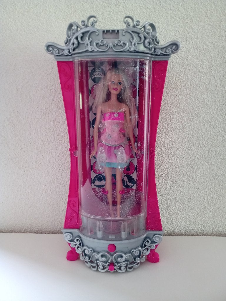 Barbie in de GLITTERIZER uit het Modesprookje T2570, Ophalen of Verzenden, Gebruikt, Pop