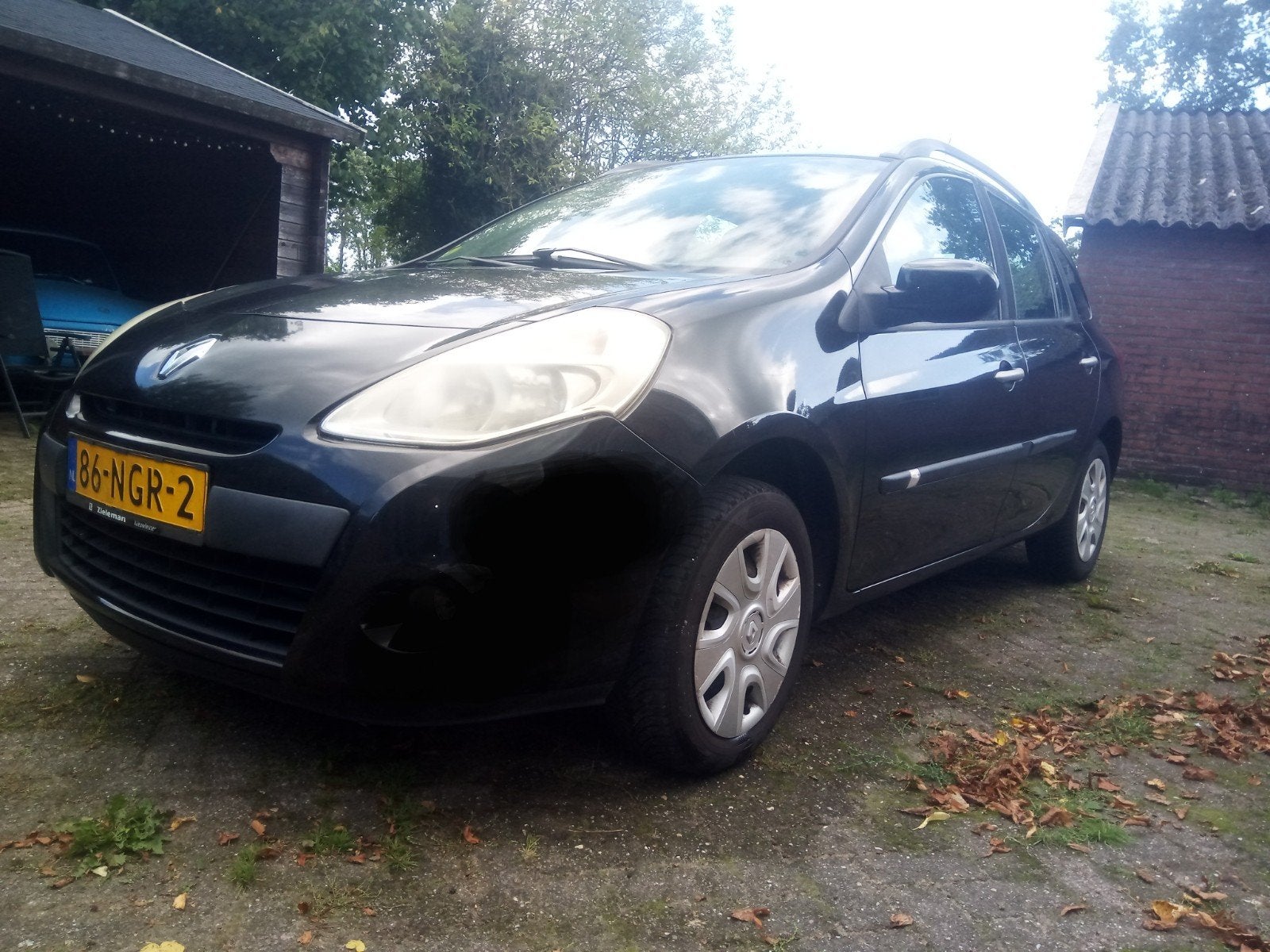 Renault Clio 1.2 16V  2010 1 jaar apk motor stuk, Auto's, Voorwielaandrijving, 535 kg, 74 pk, 4 cilinders