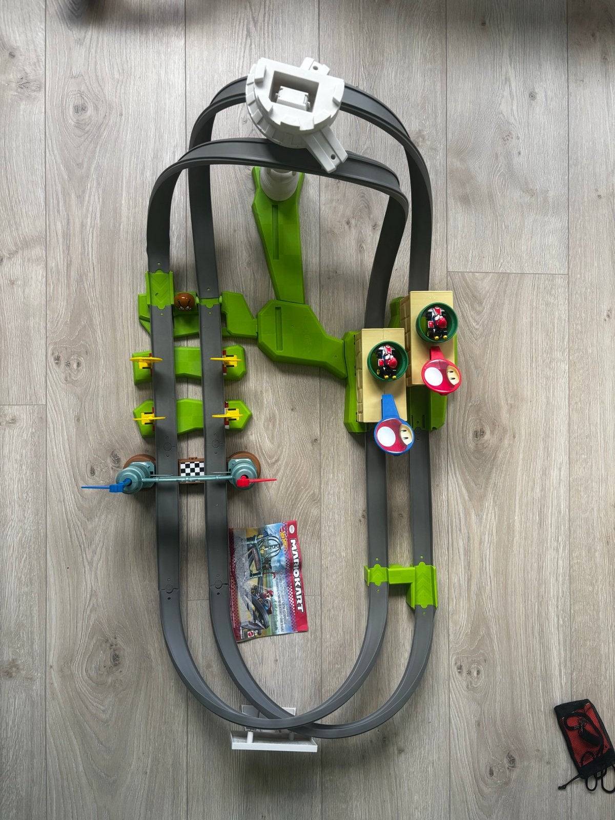 Hot Wheels Mario Kart Racebaan met 2 Mario autootjes, Ophalen, Zelf te bouwen, Hot Wheels, Handmatig
