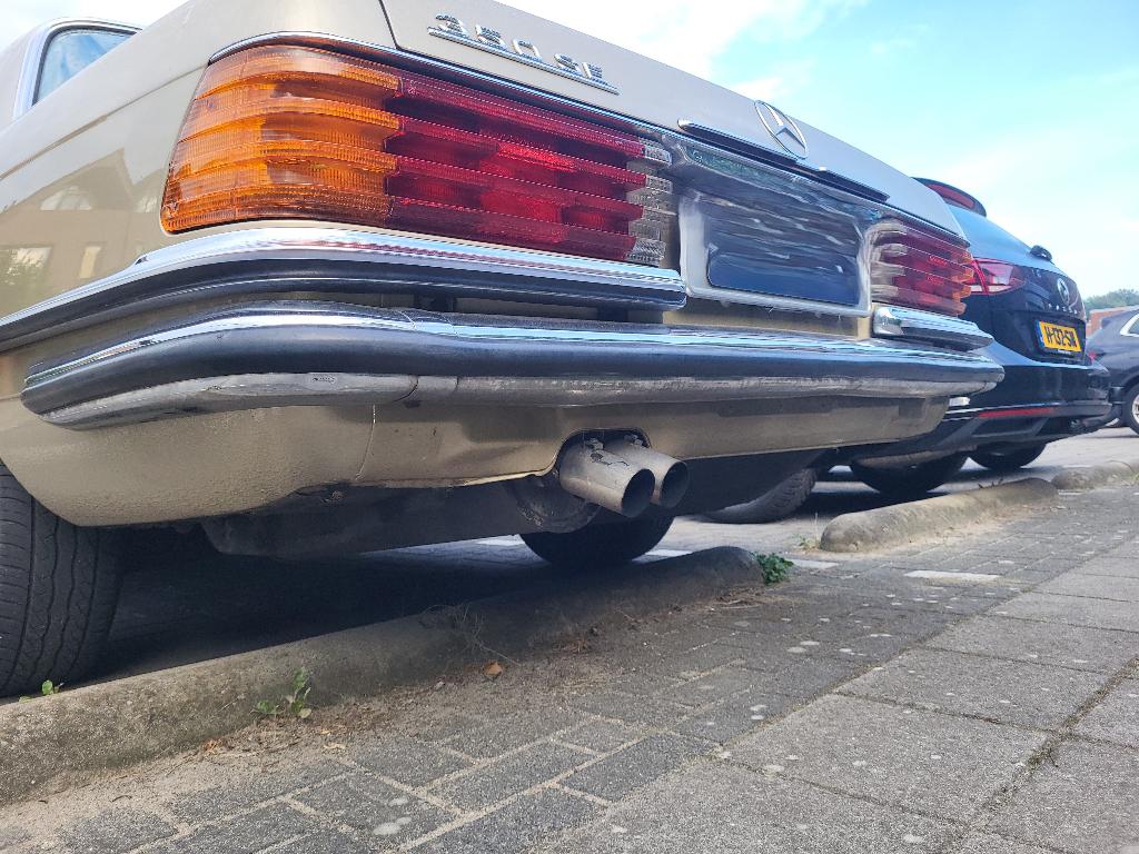 Bumperrubber achterzijde Mercedes W116, Ophalen of Verzenden, Gebruikt, Mercedes-Benz, Bumper
