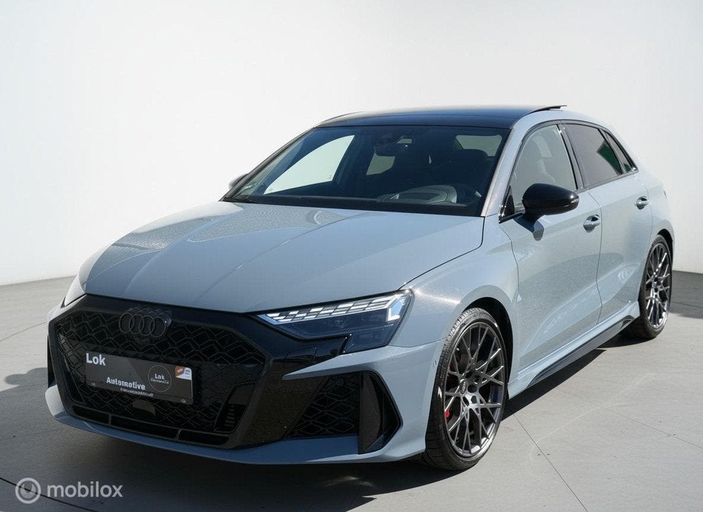 Audi RS 3 2.5 TFSI RS 3 quattro PANO|HUD|SONOS|SFEER|CARBON|, Auto's, Audi, Gebruikt, RS3, Bedrijf, Vierwielaandrijving