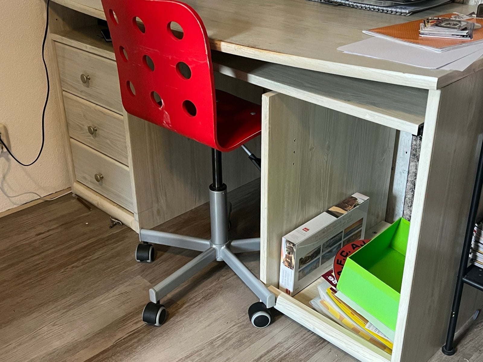 Gebruikt bureau gratis af te halen, Ophalen, Gebruikt, Computerbureau, Beige