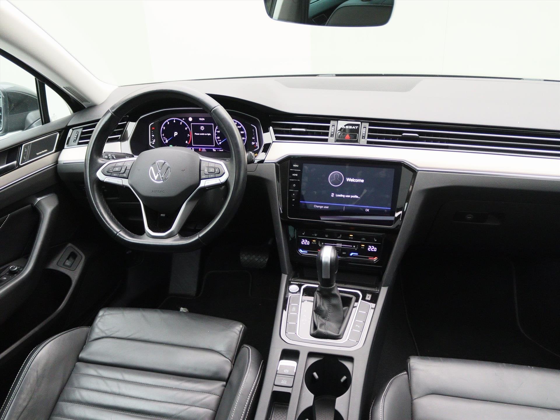 Volkswagen Passat Variant 1.5 TSI 150PK DSG7 ELEGANCE BUSINE, Auto's, Automaat, Dealer onderhouden, Gebruikt, Zwart