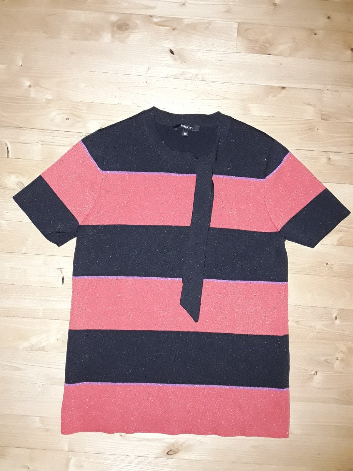Rood/zwart/paars glittertruitje van Nikki mt 36, Ophalen of Verzenden, Zo goed als nieuw, Nikkie, Maat 36 (S)