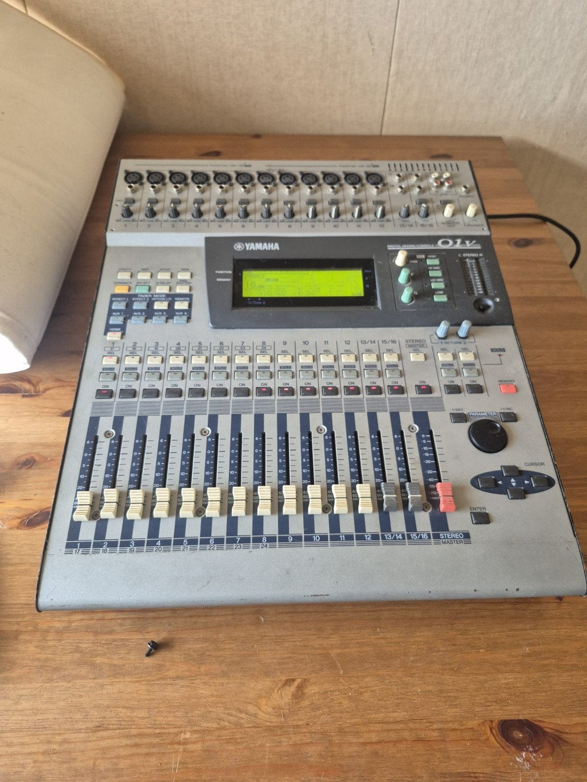 Yamaha 01V Digitale Mengtafel, Muziek en Instrumenten, Mengpanelen, Ophalen, Gebruikt, 10 tot 20 kanalen, Microfooningang