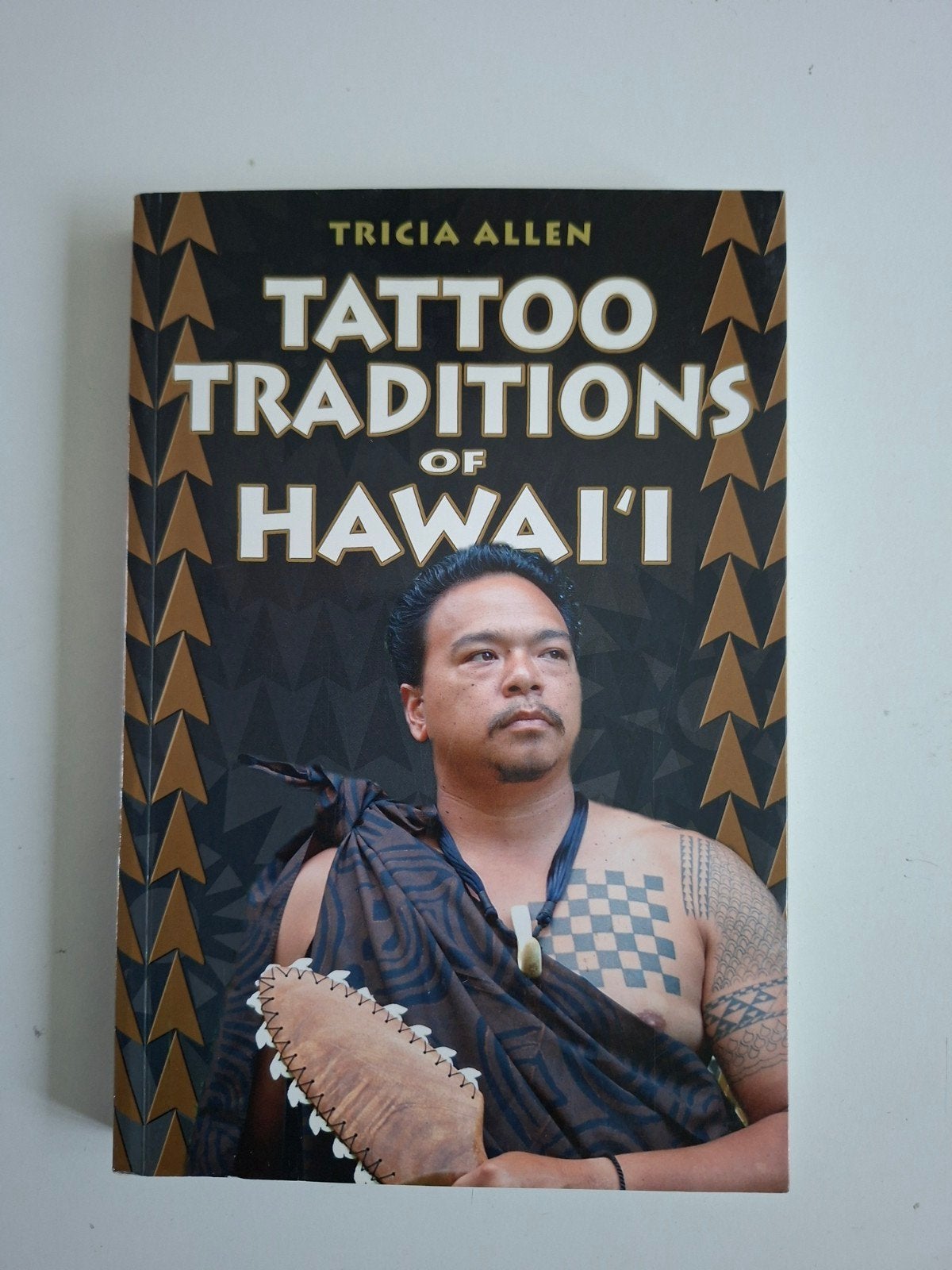 Tattoo Traditions of Hawai'i - Tricia Allen ( Engelstalig), Boeken, Ophalen of Verzenden, Zo goed als nieuw, Tricia Allen, Amerika