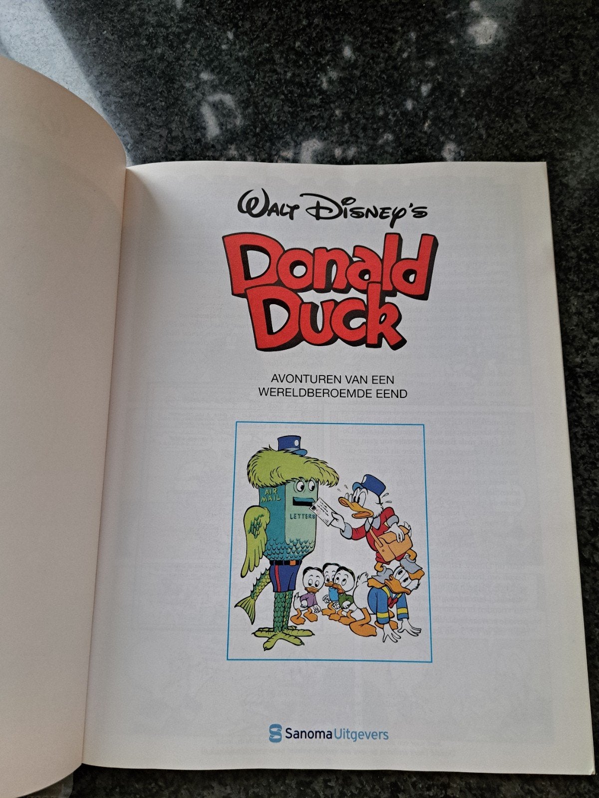 Donald Duck: Avonturen van een Wereldberoemde Eend, Eén stripboek, Ophalen of Verzenden, Zo goed als nieuw, Walt Disney