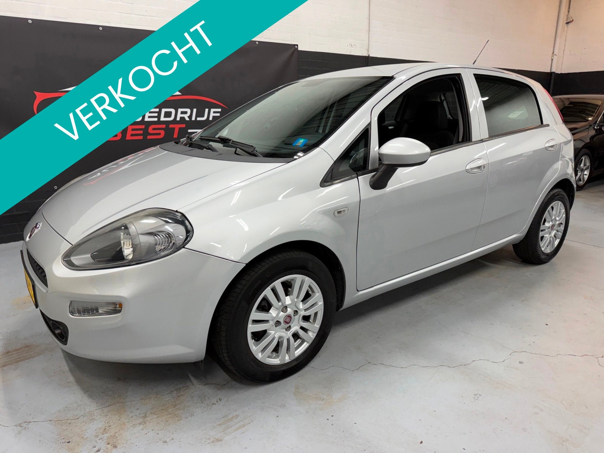 Fiat Punto Evo 0.9 TwinAir Lounge Nap/Airco/APK 10-2027!, Auto's, Voorwielaandrijving, Dealer onderhouden, Stof, Gebruikt