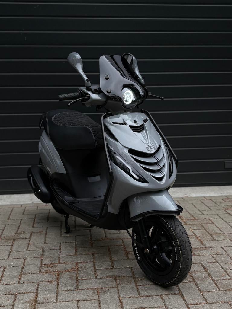Piaggio zip, Fietsen en Brommers, Scooters | Piaggio, Zo goed als nieuw, Zip, Maximaal 45 km/u, Benzine, Ophalen