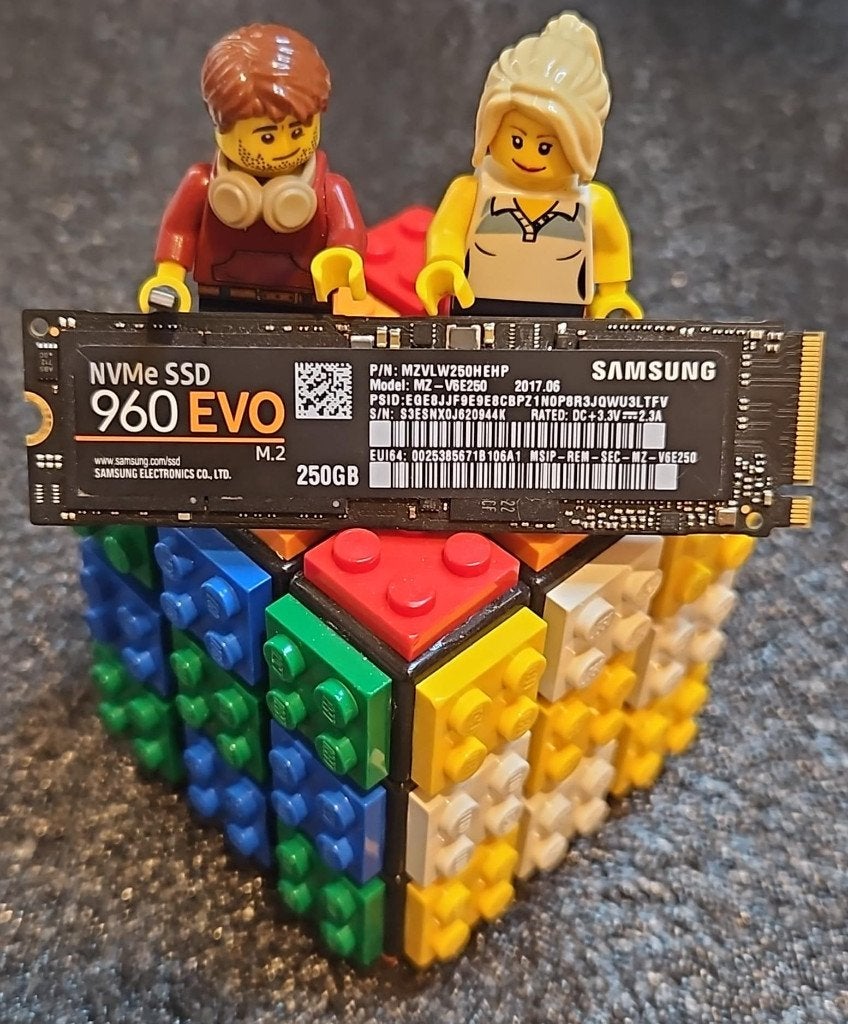 Samsung 960 EVO 250GB NVMe SSD, Intern, SSD, Ophalen of Verzenden, Zo goed als nieuw